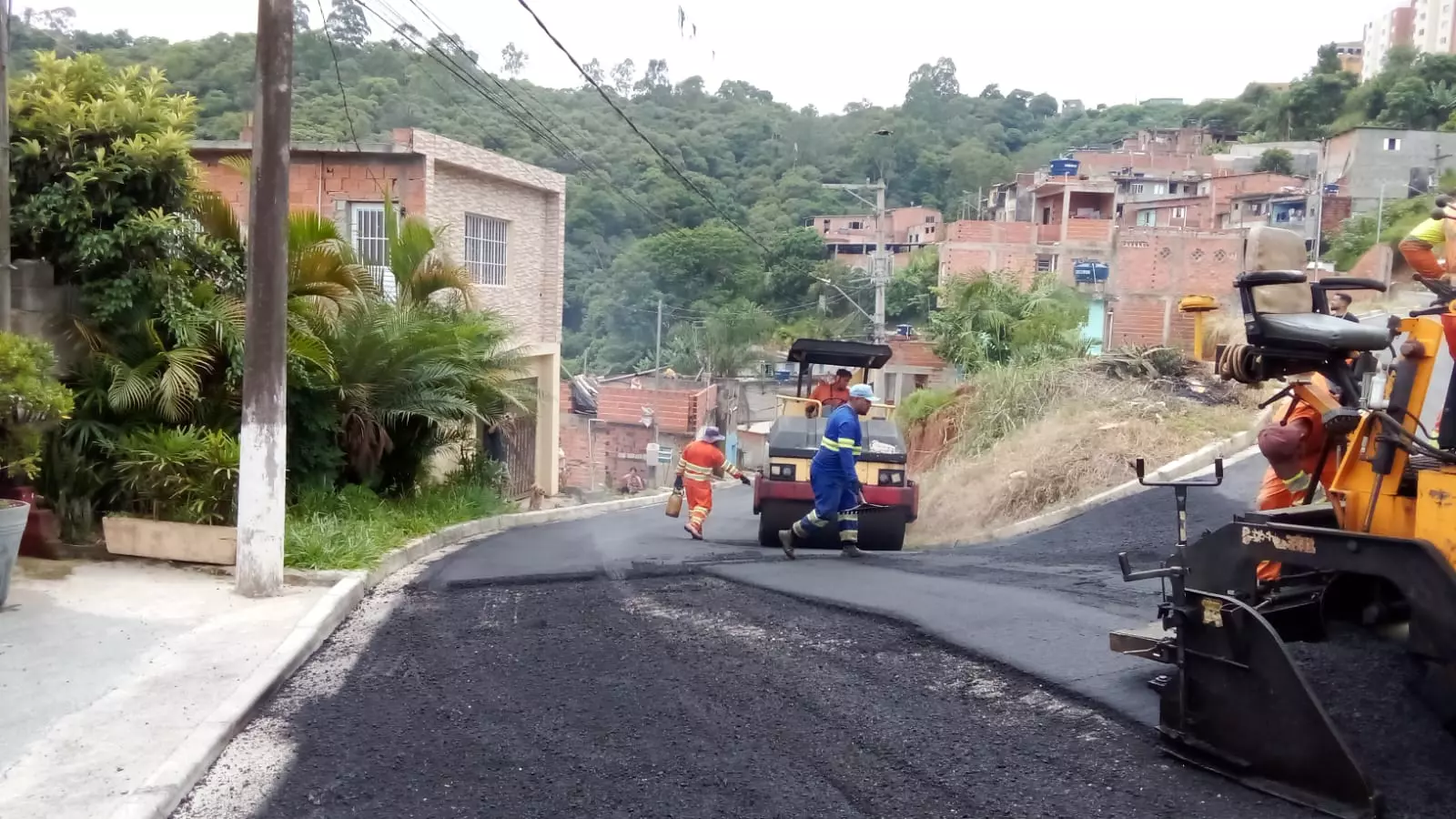 Programa Asfalto Novo chega à rua Santa Genoveva